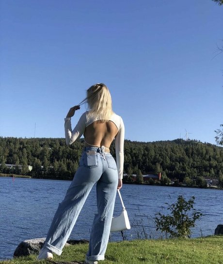 Foto desnuda filtrada de OnlyFans de Arielle Burstrom
