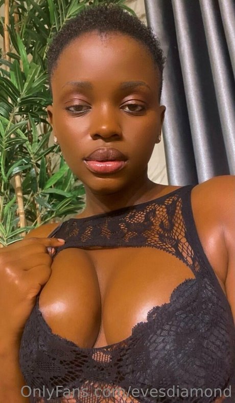 Nahá fotka uniklých OnlyFans od Evesdiamond