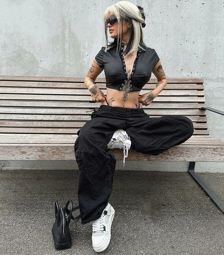 Nahá fotka uniklých OnlyFans od Aesthymes