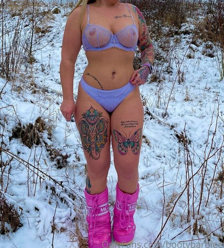 Naken lekkede OnlyFans-bilde av Bootybarbiee