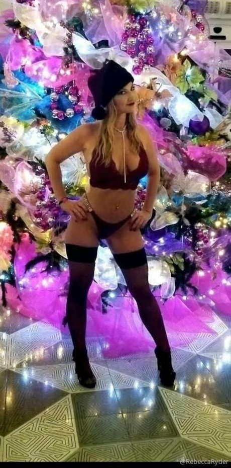 Naken lekkede OnlyFans-bilde av Therebeccaryder