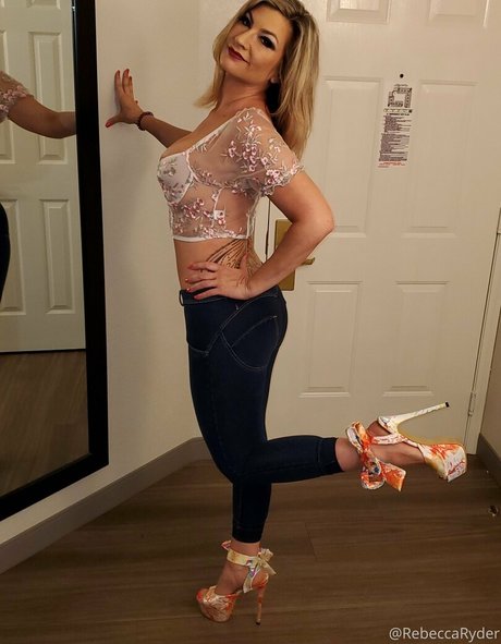 Обнаженная фотография утечки OnlyFans от Therebeccaryder