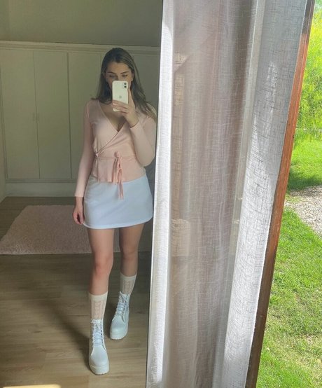 Foto desnuda filtrada de OnlyFans de Olivia Herdt