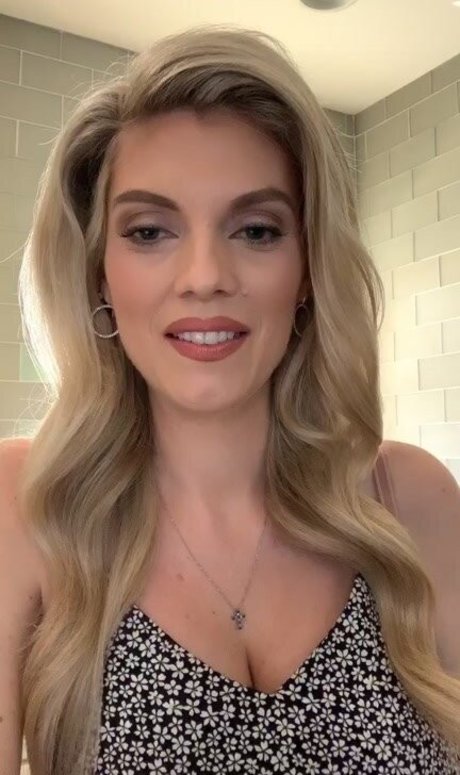 Обнаженная фотография утечки OnlyFans от Liz Wheeler