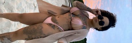 Nahá fotka uniklých OnlyFans od Maynarah Anjos