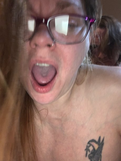 Nahá fotka uniklých OnlyFans od Lyvvy Luv