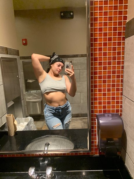 Nahá fotka uniklých OnlyFans od La Demoiselle