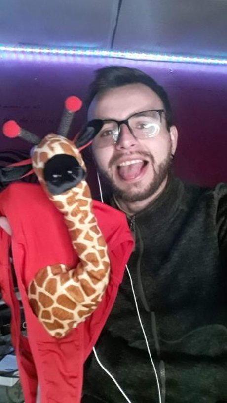 Alasti lekkinud OnlyFans-i pilt Fox Boy