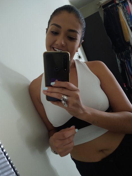Naken lekkede OnlyFans-bilde av Gata