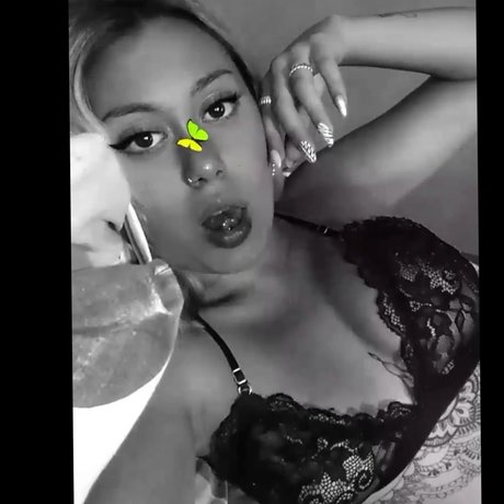 Naken lekkede OnlyFans-bilde av Larweed