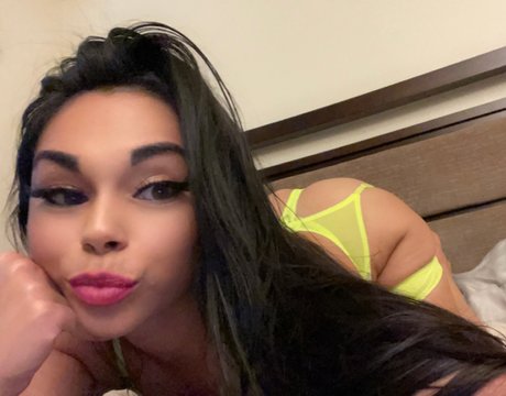 Naken lekkede OnlyFans-bilde av Mya Milaya