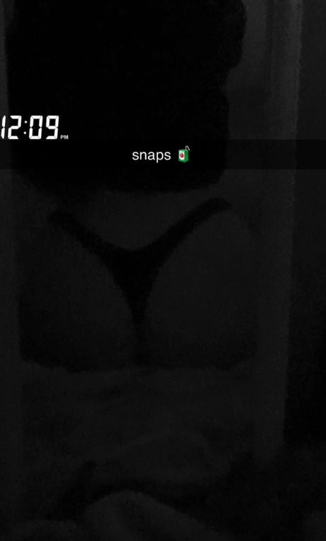 Naken läckt OnlyFans-bild av Makayla Hodgson