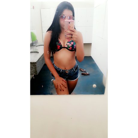 Naakte gelekte OnlyFans-foto van Misterygirl
