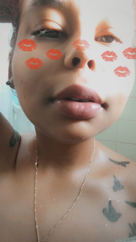 Naken läckt OnlyFans-bild av Money Ash 