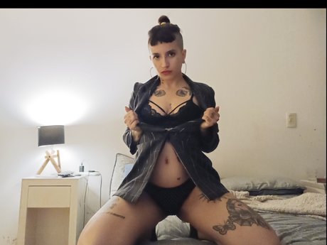 Naken lekkede OnlyFans-bilde av Senna The Goddess