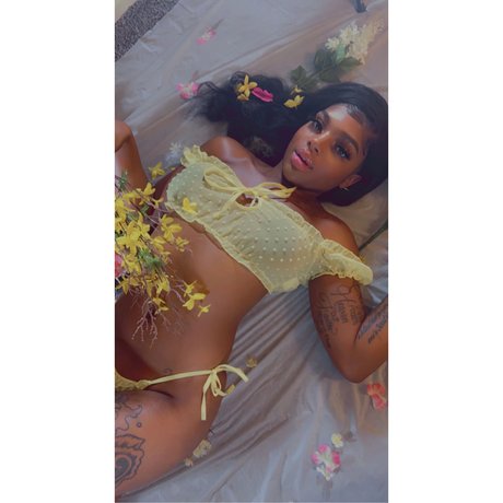 Naken läckt OnlyFans-bild av Unique