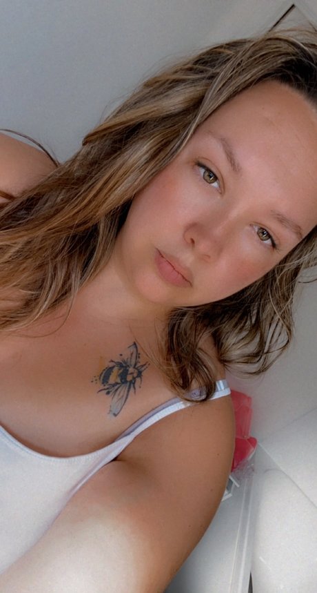 Naken lekkede OnlyFans-bilde av Hana Sage 