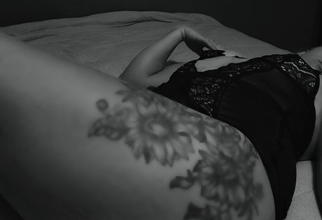 Naken läckt OnlyFans-bild av Charlotte Lynn