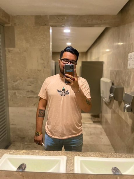 Обнаженная фотография утечки OnlyFans от Miguel Fernndez