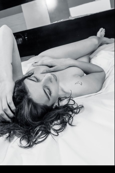 Nahá fotka uniklých OnlyFans od  