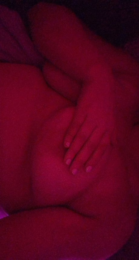 Naken lekkede OnlyFans-bilde av Lily Luna
