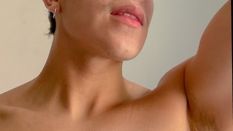 Naken lekkede OnlyFans-bilde av Juanjoo