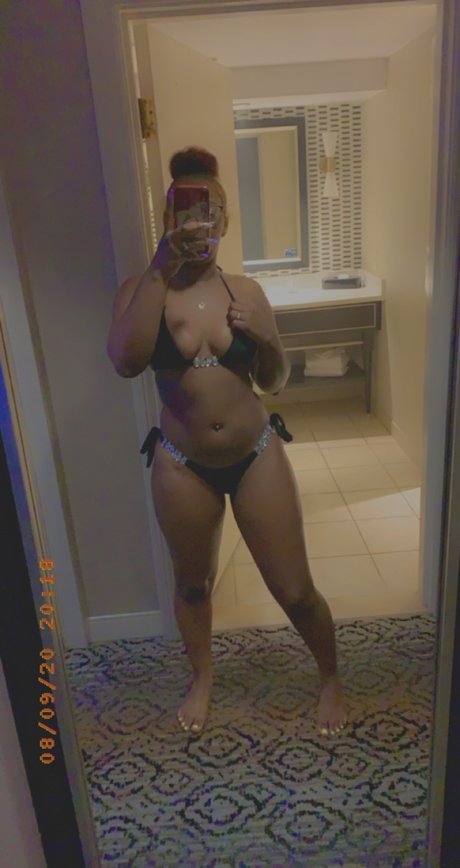 Naken lekkede OnlyFans-bilde av Juice 