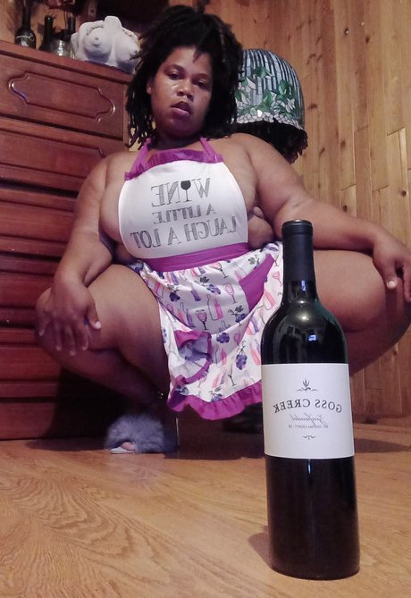 Naken läckt OnlyFans-bild av Women Weed N Wine