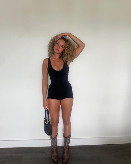 Nahá fotka uniklých OnlyFans od Rose Marie