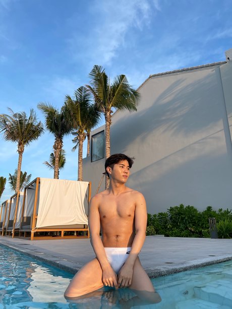 Naken lekkede OnlyFans-bilde av Naimagazinebkk