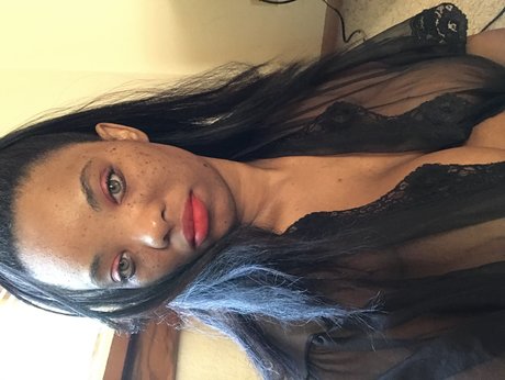 Nahá fotka uniklých OnlyFans od Color Eyes