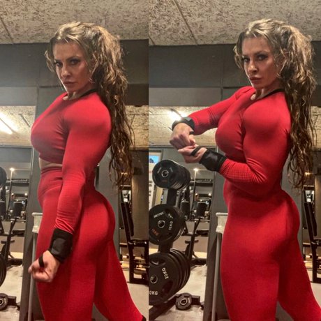 Naken lekkede OnlyFans-bilde av Fitnessgirl Athene