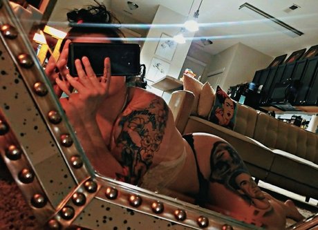 Naken lekkede OnlyFans-bilde av Miss Irie
