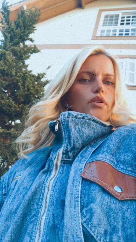 Naken lekkede OnlyFans-bilde av Raquell Hrabal