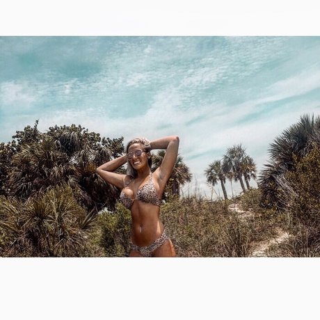 Naken läckt OnlyFans-bild av Foodsnboobs