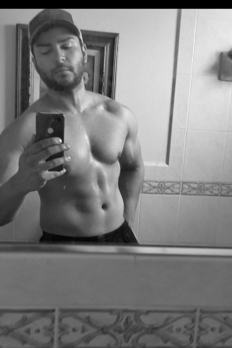 Alaston vuotanut OnlyFans-kuva Abel Flores
