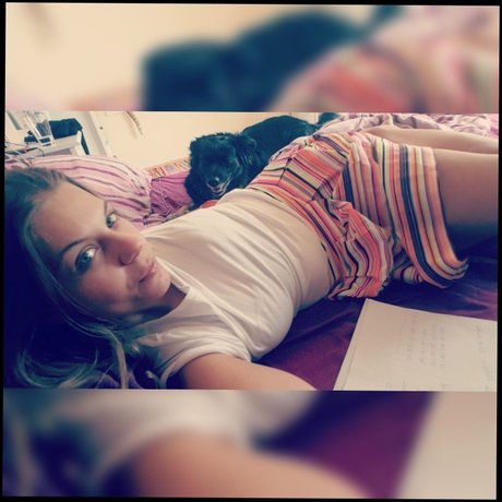 Naken lekkede OnlyFans-bilde av Honey Pot