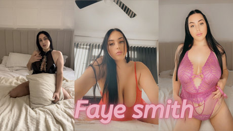 Naken lekkede OnlyFans-bilde av Faye Smith 