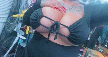 Naken läckt OnlyFans-bild av Liz