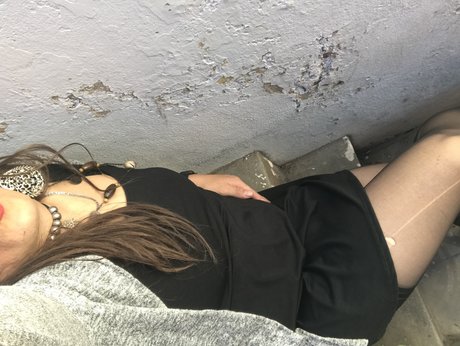 Naakte gelekte OnlyFans-foto van Rominita