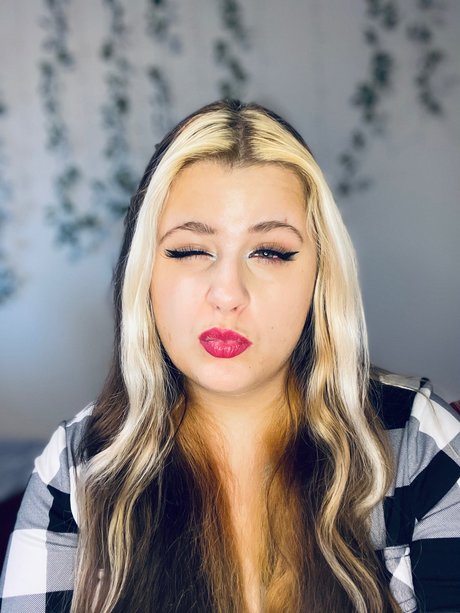 Nahá fotka uniklých OnlyFans od Luna 30