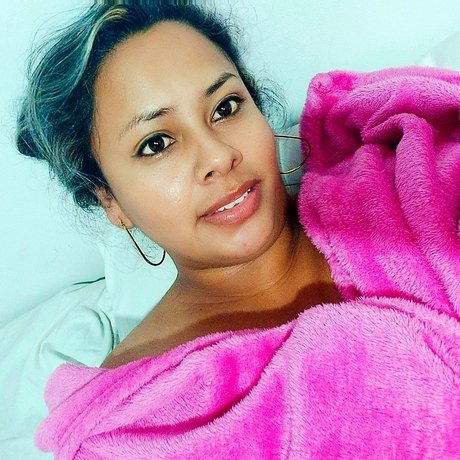 Naken lekkede OnlyFans-bilde av Marln Castilllo