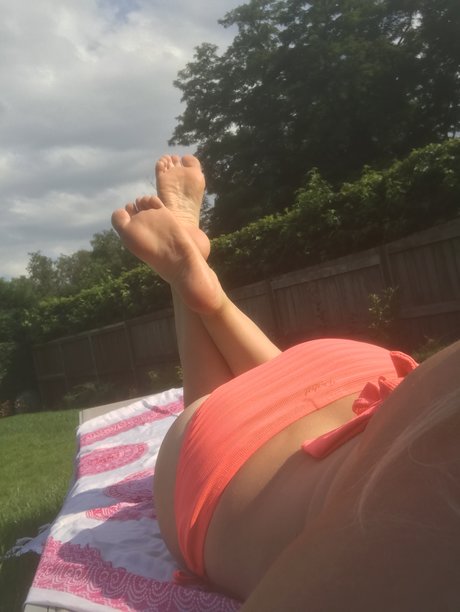 Naken lekkede OnlyFans-bilde av Pinkie Feet  