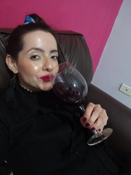 Naken lekkede OnlyFans-bilde av Leslie Grimoldi