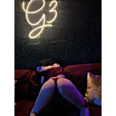 Nacktes geleaktes OnlyFans-Foto von Liza Renee