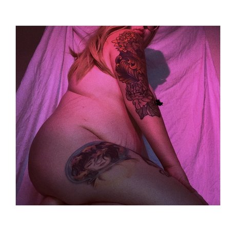 Nina Divine