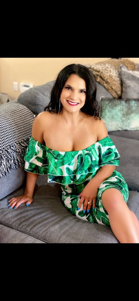Naken lekkede OnlyFans-bilde av Mio Moore