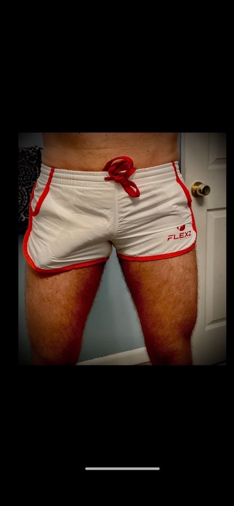 Naken läckt OnlyFans-bild av Big Dick Alpha Gear