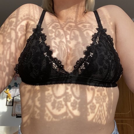 Naken lekkede OnlyFans-bilde av Urgirlfromnzl