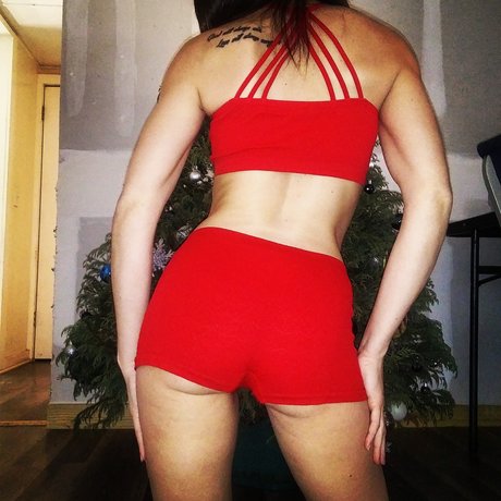 Alasti lekkinud OnlyFans-i pilt Serena Luvu